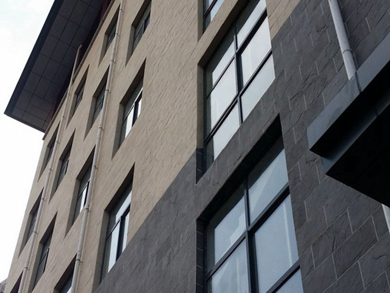 貴州凱里市風(fēng)景名苑小區(qū)軟瓷工程順利驗(yàn)收